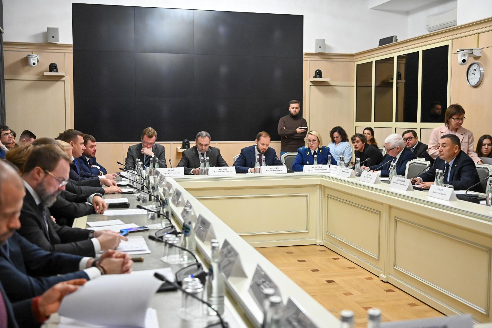 В Госдуме обсудили настройку тарифной системы ЖКХ для модернизации инфраструктуры и возврата необоснованных расходов