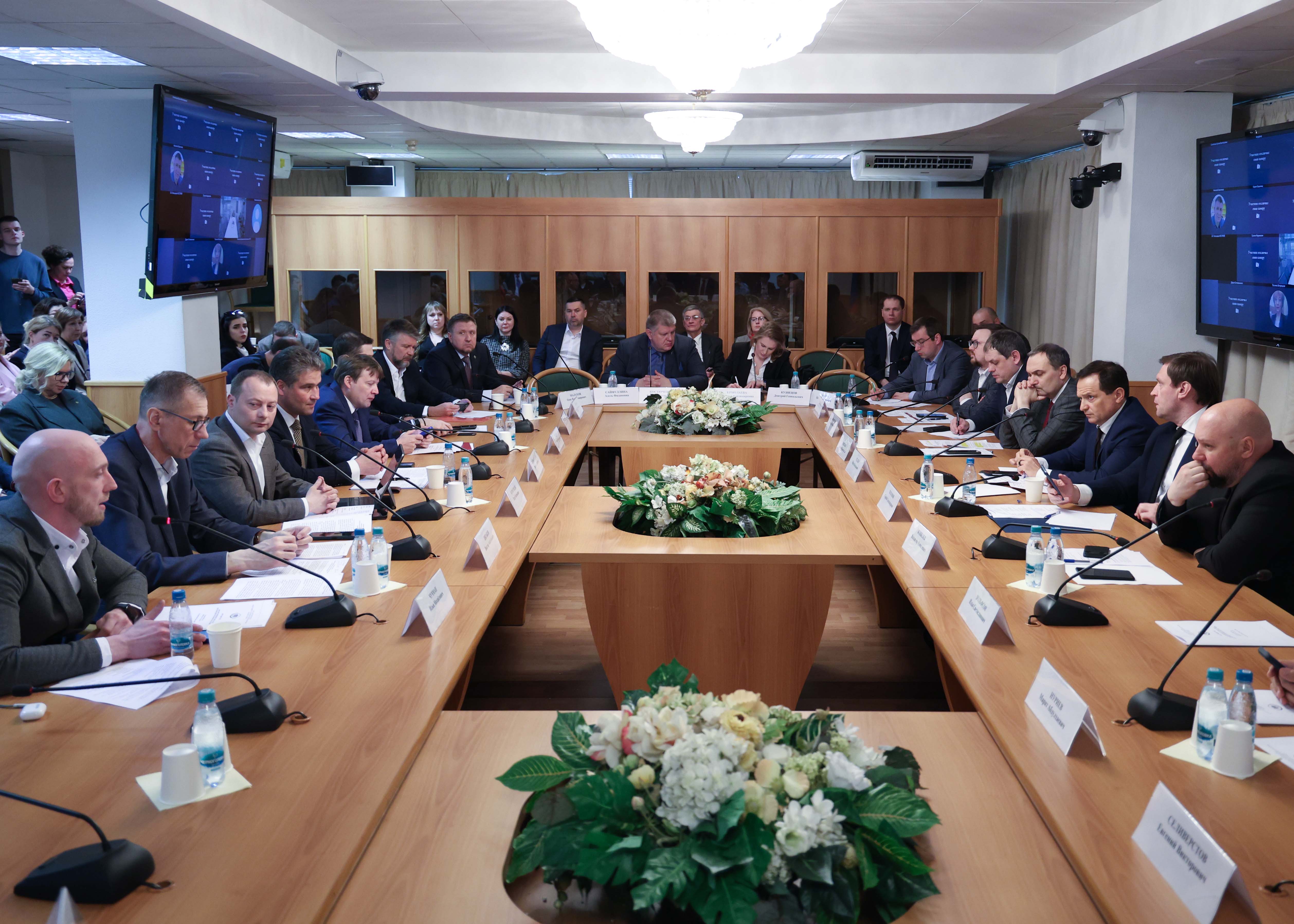 В Государственной Думе обсудили внедрение «договора жизненного цикла МКД»