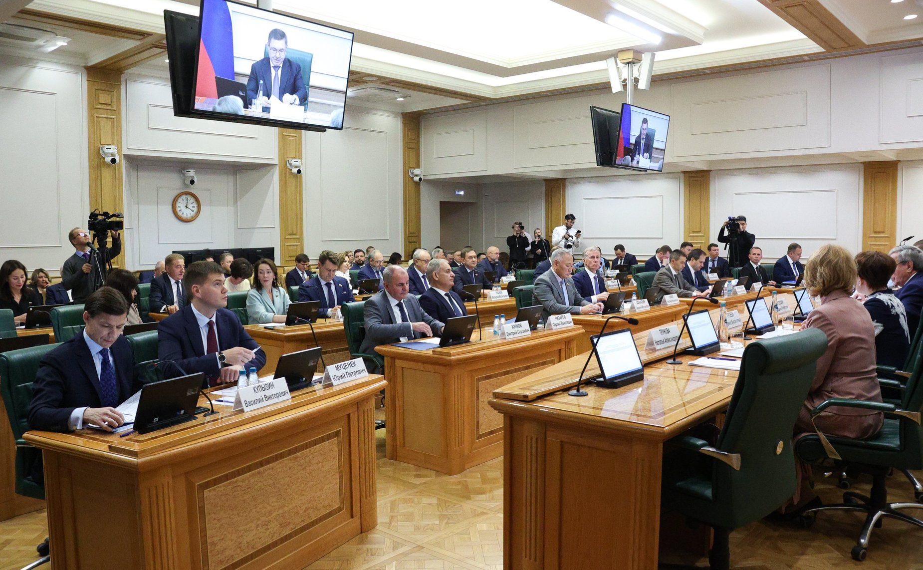 В Совете Федерации обсудили разграничение полномочий в сфере ЖКХ: недопустимы правовые пробелы, способные повлиять на прохождение отопительного сезона