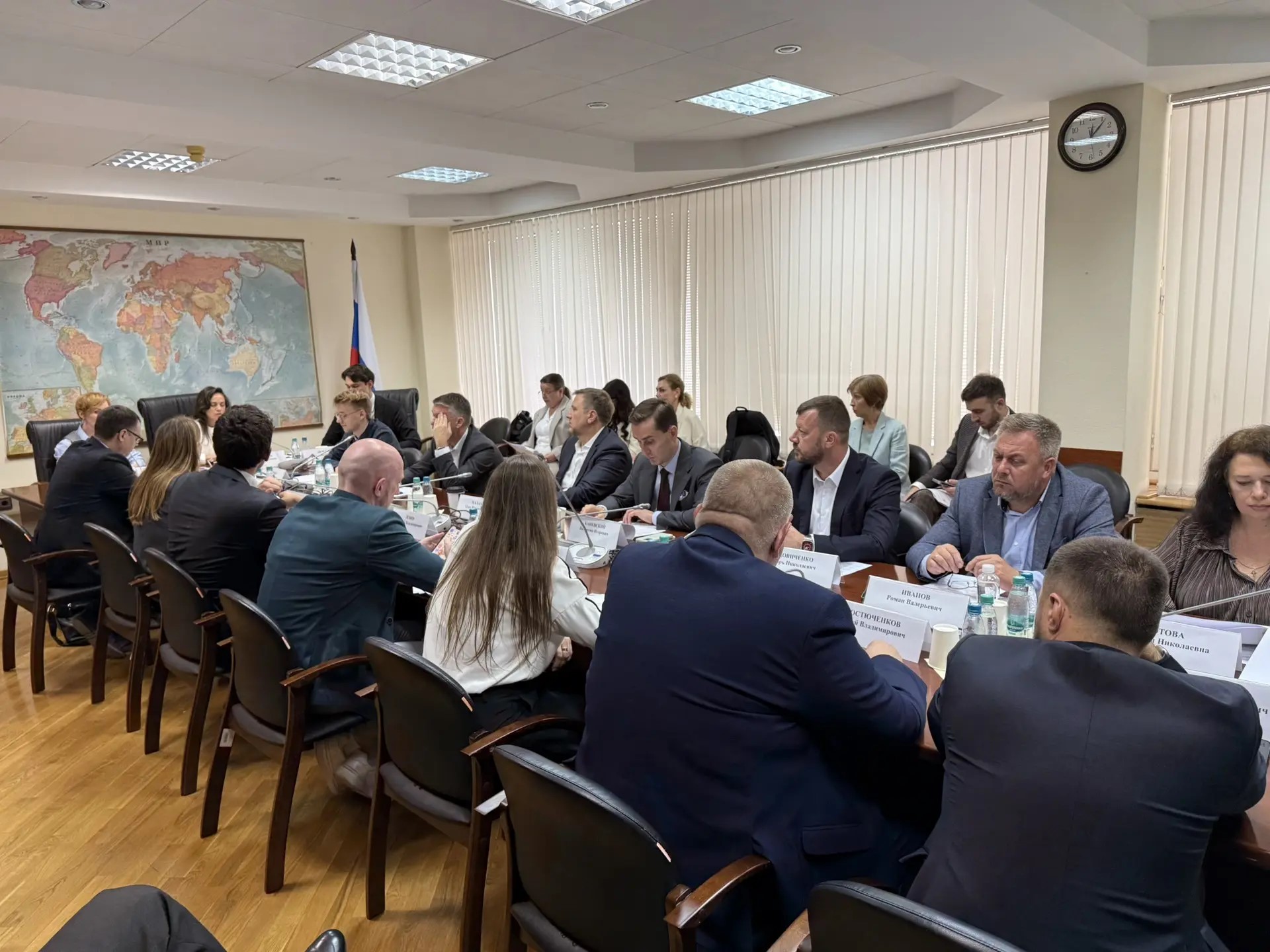 В Госдуме обсудили проблему «потребительского экстремизма» в ЖКХ: застройщики, УК и юристы искали баланс ответственности
