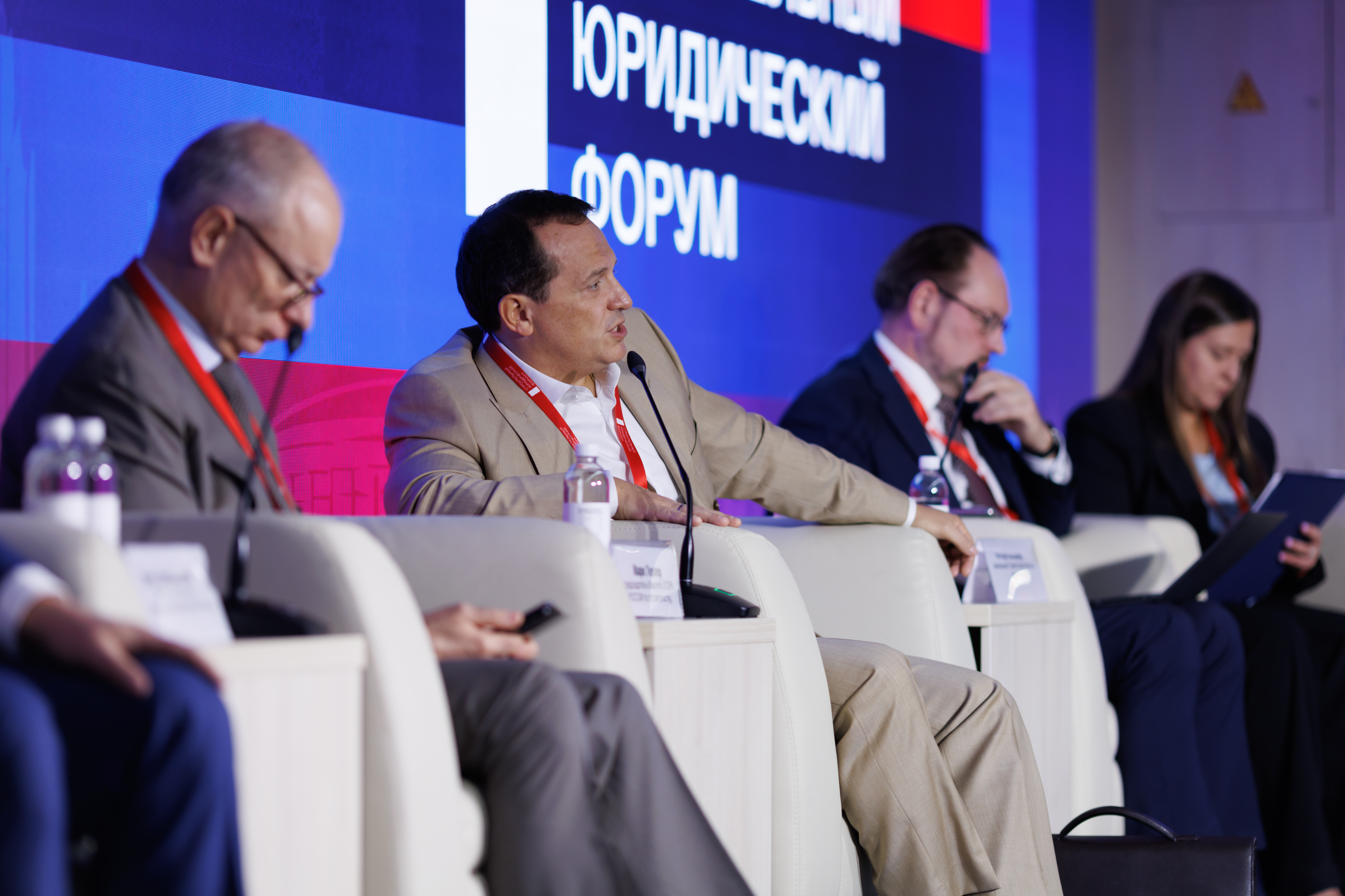 Битва экспертиз, «потребительский терроризм» и призыв к декриминализации: как на СЮФ разбирали болевые точки строительной отрасли