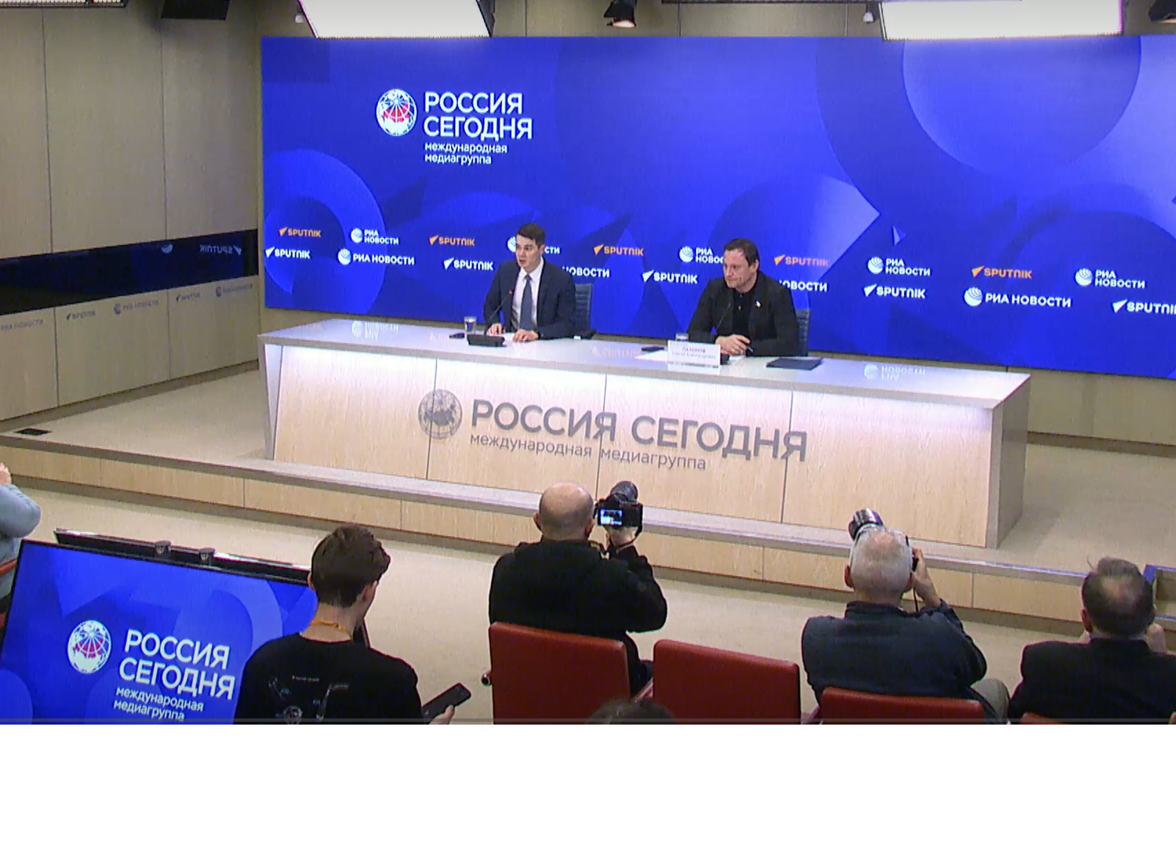 Пресс-конференция председателя Комитета Государственной Думы Российской Федерации по строительству и ЖКХ Сергея Пахомова